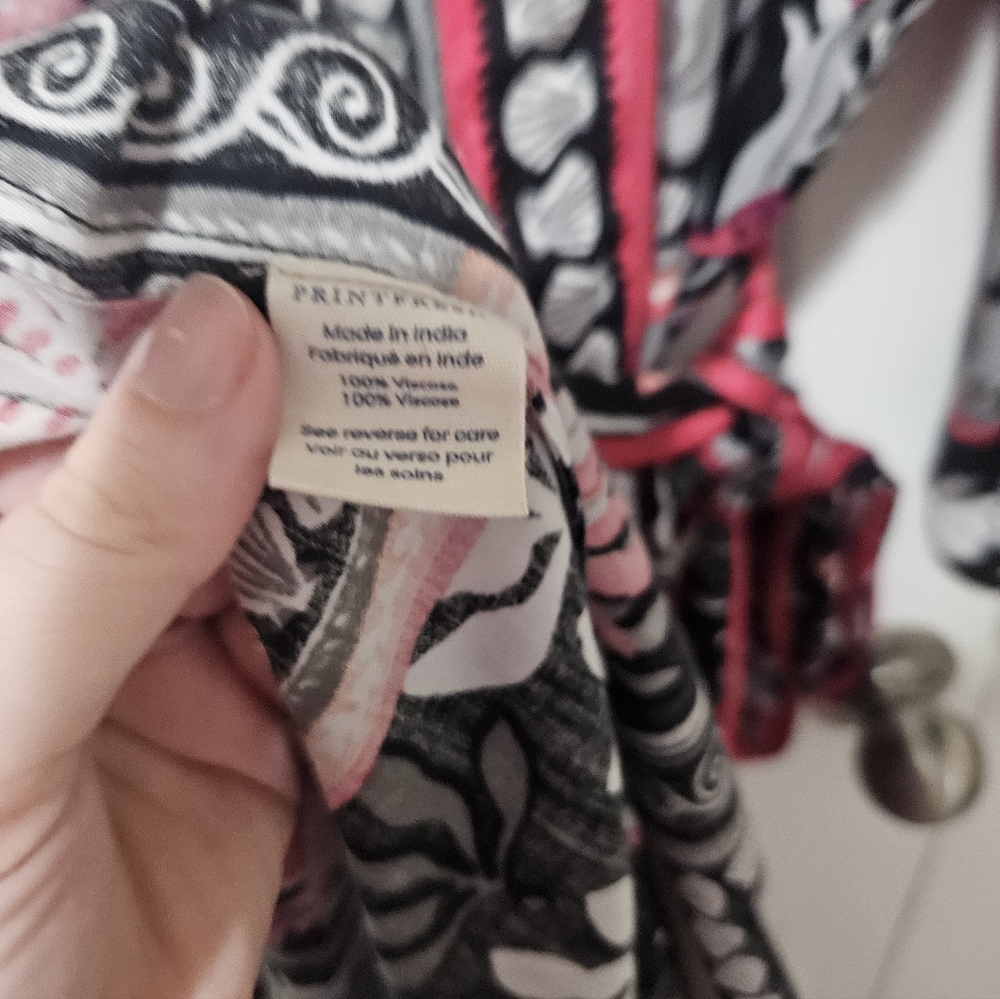 Printfresh Black and Pink Floral Patterned Kimono Robe - Picture 4 of 5